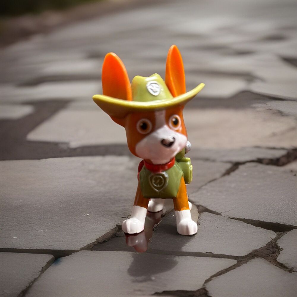 Rare Paw Patrol Figure Tracker Chihuahua Jungle 2.5" PVC Figure Spin Master Toy